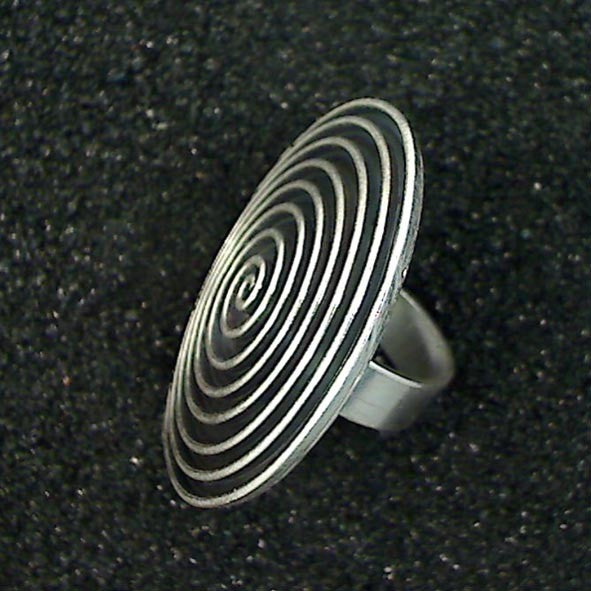 Ring aus burmesischem Silber und größenverstellbarer Ringschiene