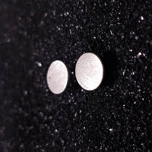 Ohrstecker aus mattiertem Sterlingsilber