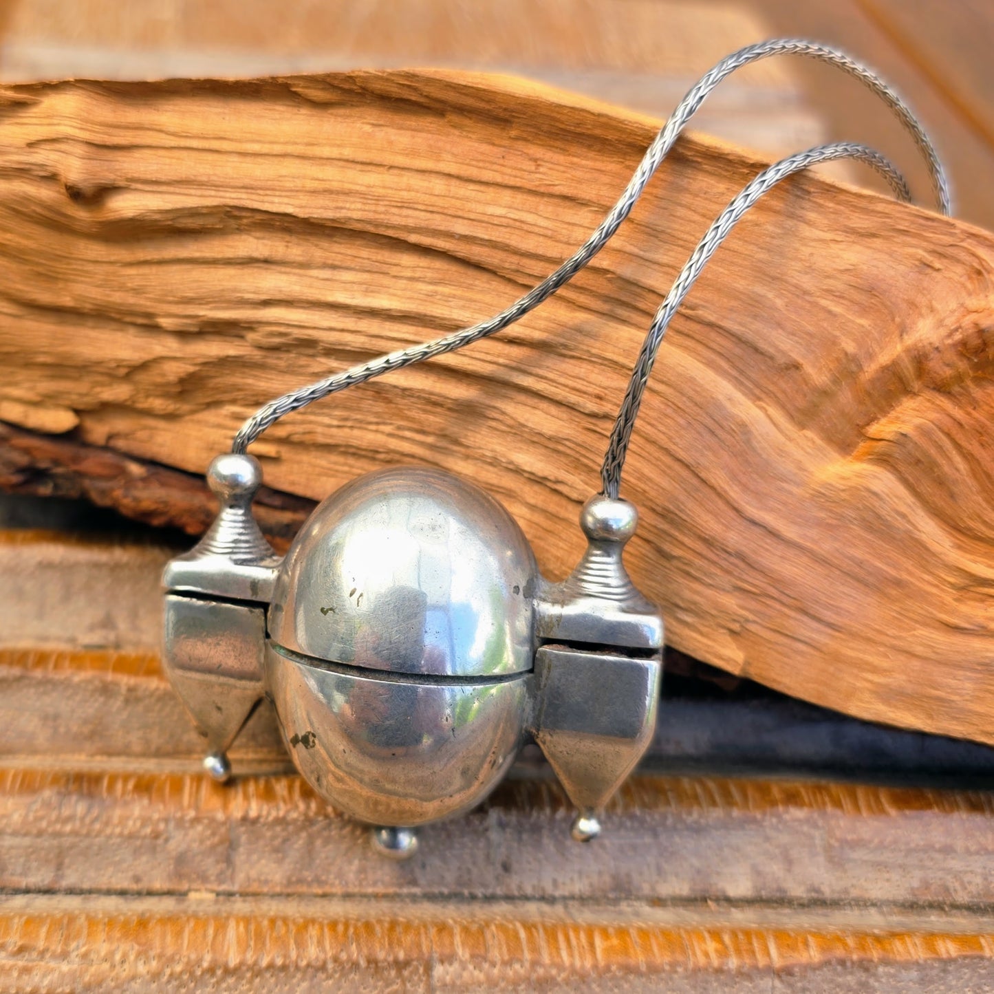 Q0105 | Antikes Silberamulett aus Südindien