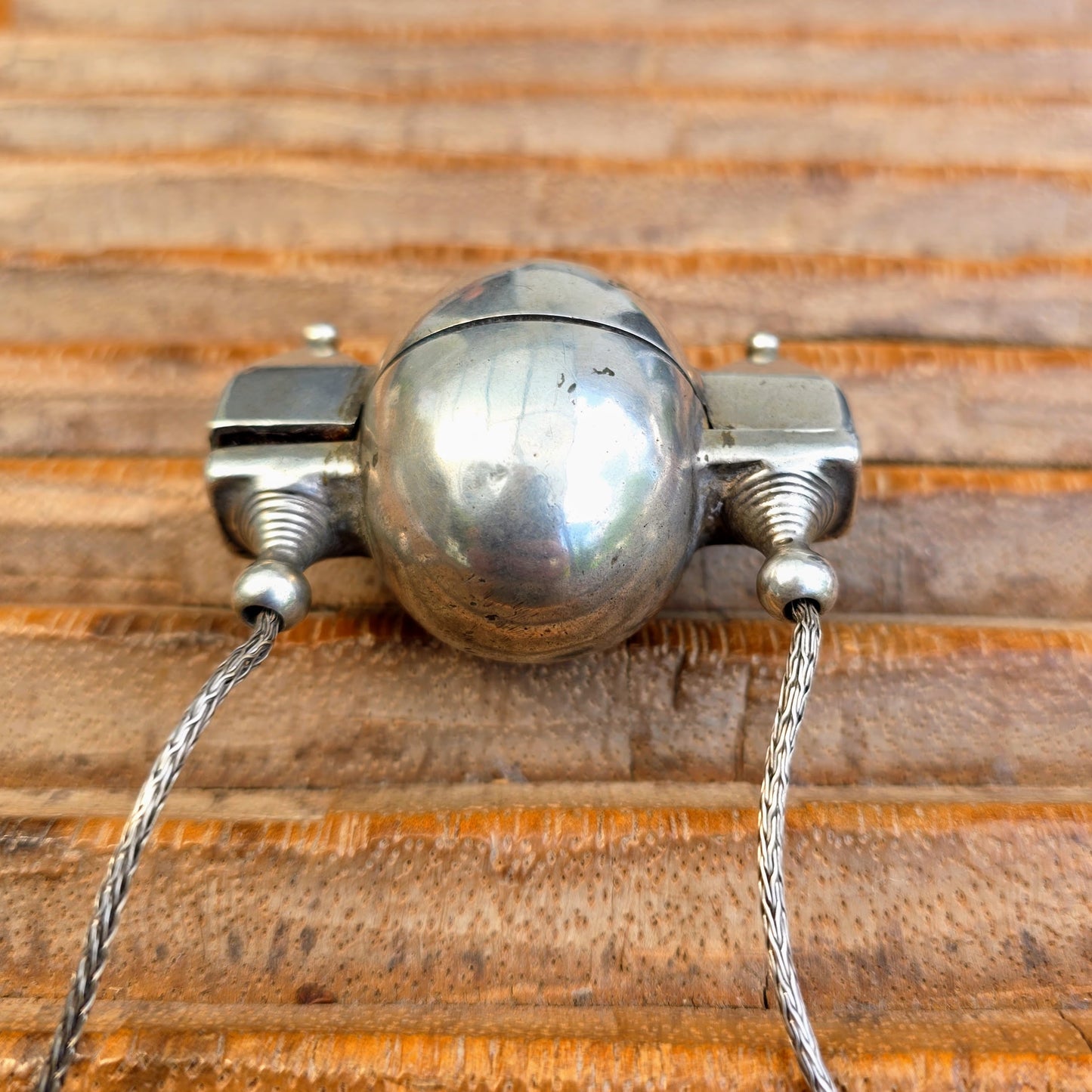 Q0105 | Antikes Silberamulett aus Südindien