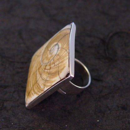 R0925 | Ring