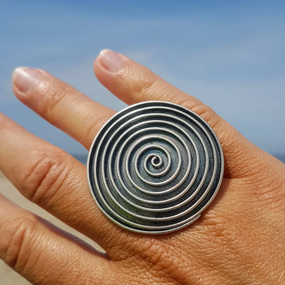 Ring aus burmesischem Silber und größenverstellbarer Ringschiene